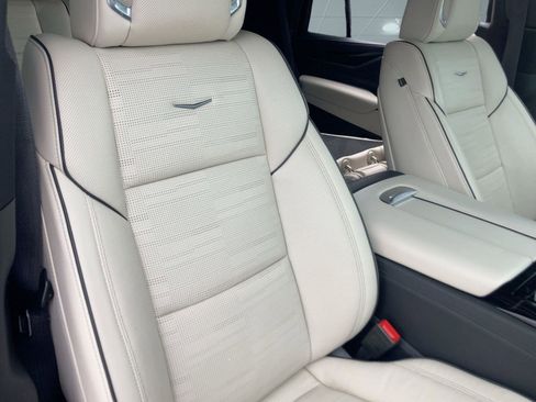 Used 2021 Cadillac Escalade Sport w/ Driver Assist Tech Package image 23