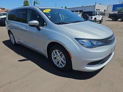 Used 2022 Chrysler Voyager LX FWD image 7