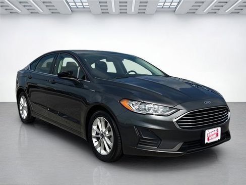 Used 2020 Ford Fusion SE image 2