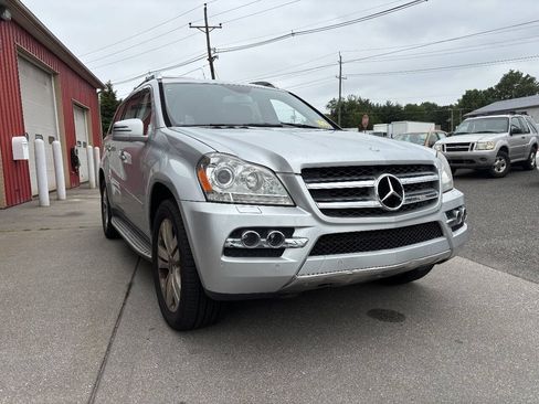 Used 2011 Mercedes-Benz GL 450 4MATIC image 4