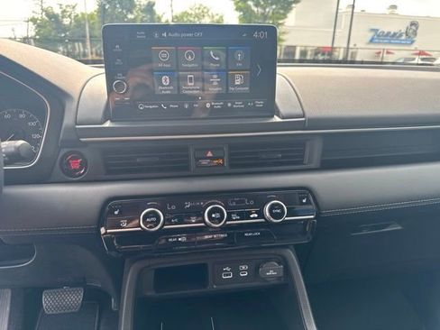 Used 2023 Honda Pilot Touring image 17