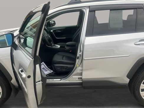 Used 2025 Toyota RAV4 Limited image 38