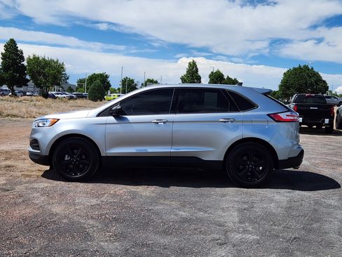 Used 2020 Ford Edge SE w/ Cargo Accessory Package FWD image 2