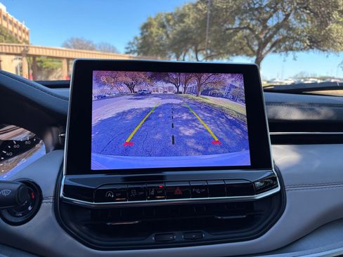 Used 2025 Jeep Compass Limited image 20