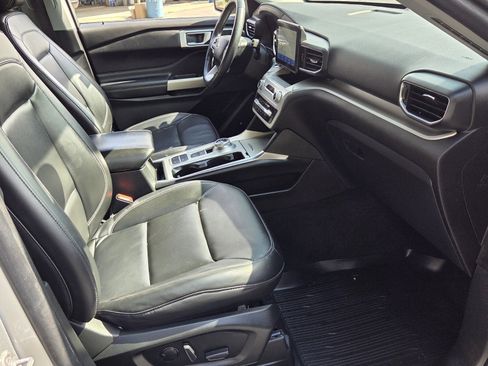 Used 2023 Ford Explorer XLT w/ Equipment Group 202A image 14