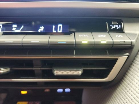 Used 2025 Toyota Camry SE image 65