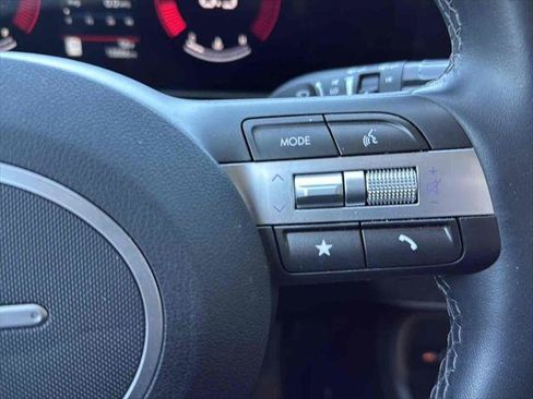 Used 2025 Hyundai Kona SEL image 16