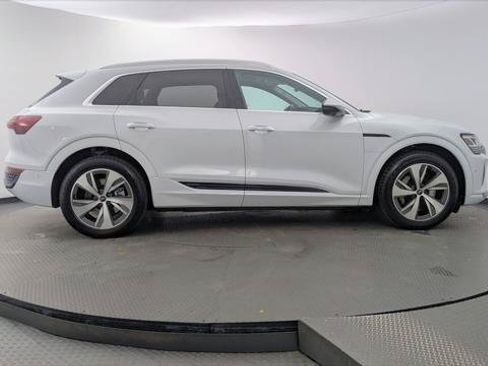 Used 2024 Audi Q8 e-tron Premium Plus w/ Premium Plus Package AWD/4WD image 9