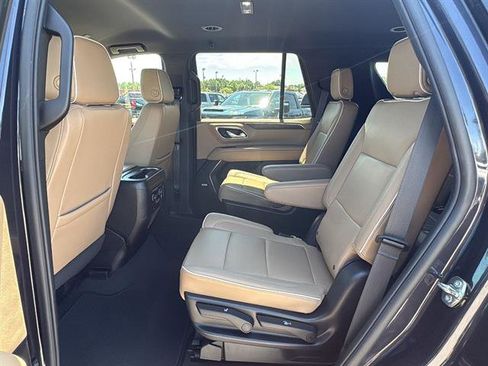 Used 2024 Chevrolet Tahoe Premier AWD/4WD image 18