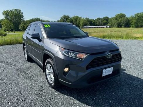 Used 2021 Toyota RAV4 XLE w/ Convenience Package AWD/4WD image 2