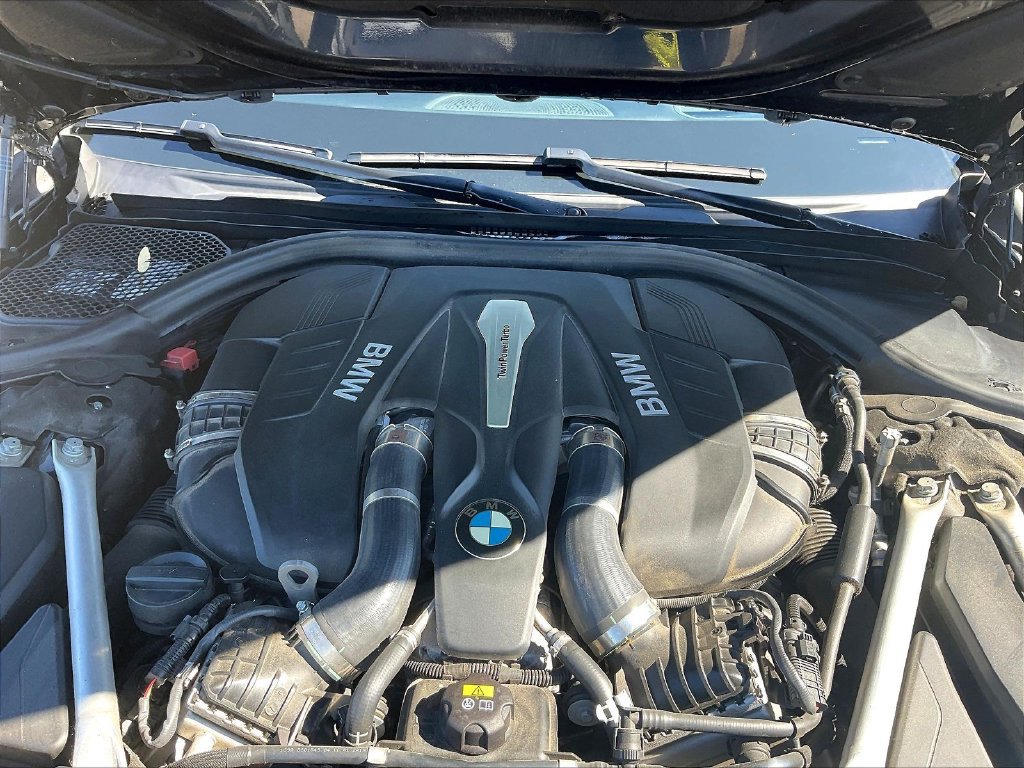 Used 2019 BMW 750i xDrive w/ Executive Package AWD/4WD image 30