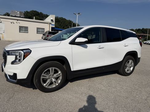Used 2023 GMC Terrain SLE FWD image 3