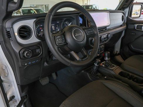 Used 2024 Jeep Wrangler Unlimited AWD/4WD image 11