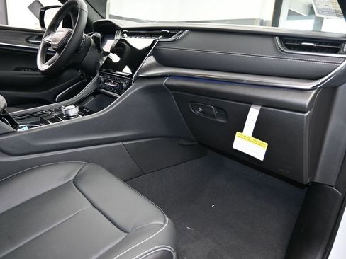 Used 2024 Jeep Grand Cherokee L Overland image 37