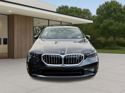 New 2026 BMW i5 eDrive40 w/ Premium Package RWD image 4