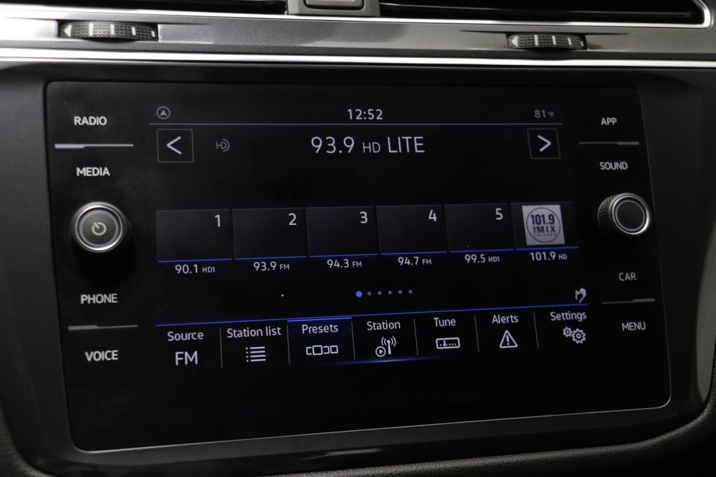 Used 2022 Volkswagen Tiguan SE AWD/4WD image 8