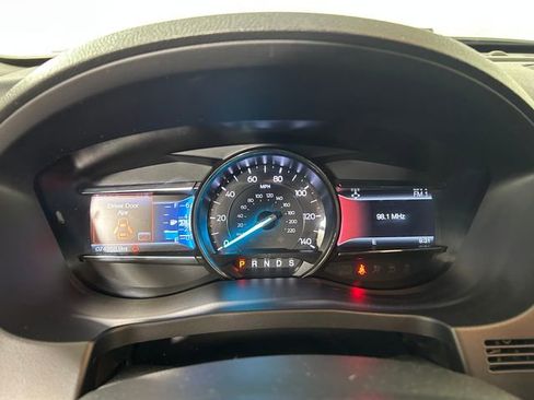 Used 2017 Ford Explorer XLT w/ Equipment Group 202A AWD/4WD image 18