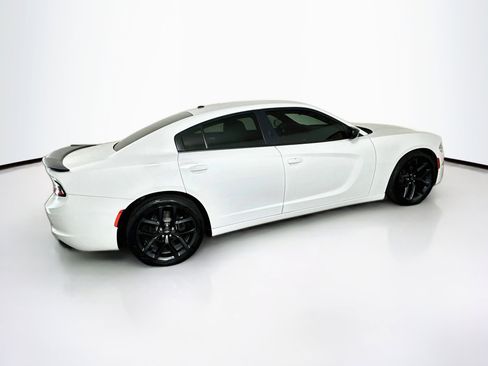 Used 2020 Dodge Charger SXT w/ Blacktop Package RWD image 10