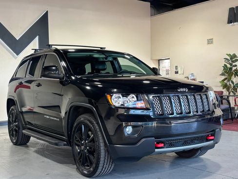 Used 2013 Jeep Grand Cherokee Altitude RWD image 2
