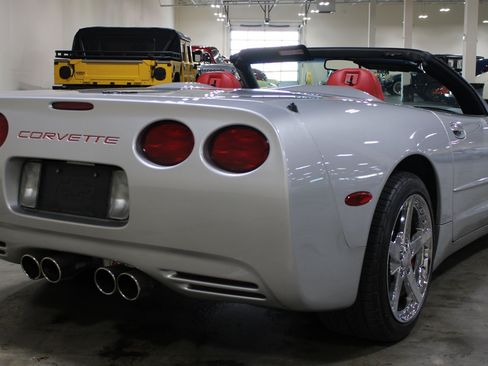 Used 2002 Chevrolet Corvette Convertible w/ Preferred Equipment Group2 RWD image 32