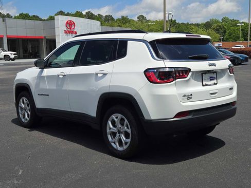 Used 2025 Jeep Compass Latitude AWD/4WD image 10