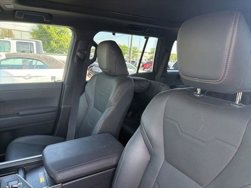 Used 2024 Lexus GX 550 w/ Accessory Package (2T) AWD/4WD image 16