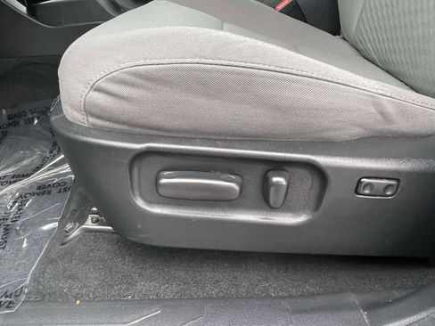 Used 2021 Toyota Tacoma SR5 RWD image 17