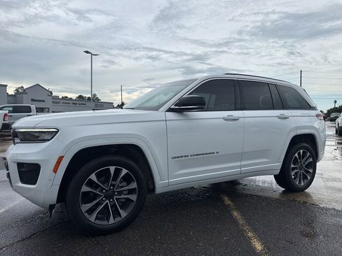 Used 2023 Jeep Grand Cherokee Overland w/ Adv Protech Group III RWD image 3