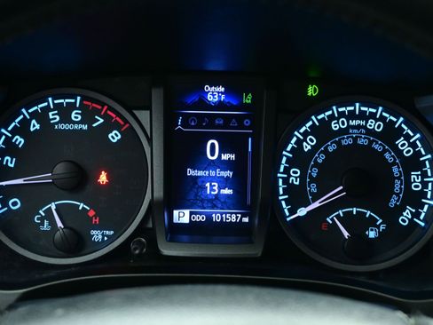 Used 2018 Toyota Tacoma TRD Sport image 24