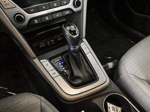 Used 2018 Hyundai Elantra Limited image 12