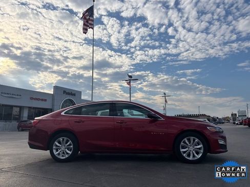 Used 2024 Chevrolet Malibu LT image 2
