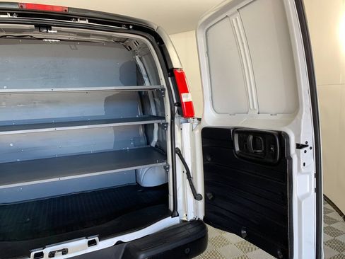 Used 2021 Chevrolet Express 2500 RWD image 28