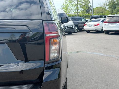 Used 2023 Chevrolet Suburban Z71 w/ Luxury Package image 11