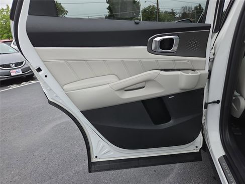 Certified 2023 Kia Sorento SX Prestige w/ Panoramic Sunroof Package AWD/4WD image 26
