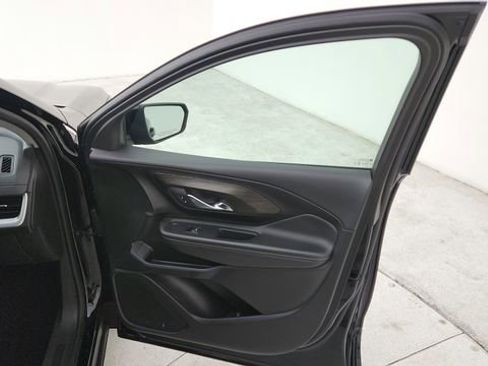 Used 2024 GMC Terrain SLT FWD image 19