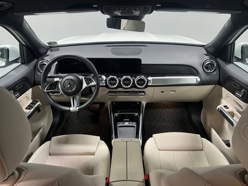 Used 2025 Mercedes-Benz GLB 250 4MATIC image 30