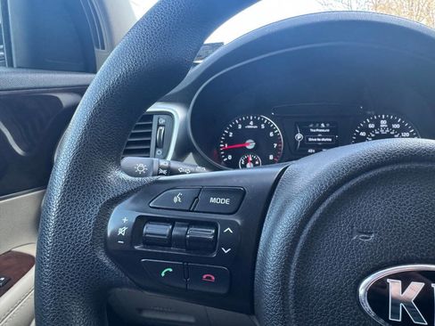 Used 2016 Kia Sorento FWD image 32