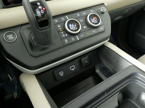 Used 2024 Land Rover Defender 110 S image 76