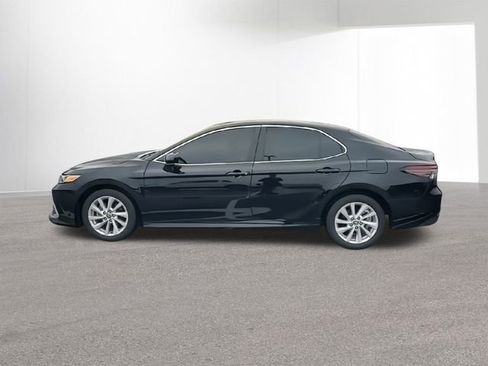 Used 2023 Toyota Camry LE image 5
