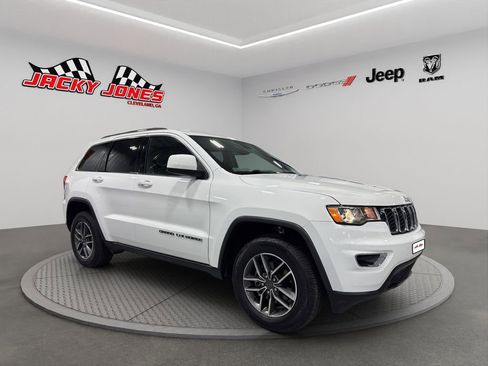 Used 2019 Jeep Grand Cherokee Laredo w/ Laredo X Package image 12