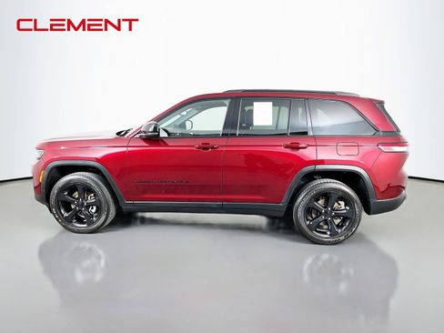 Used 2023 Jeep Grand Cherokee Altitude AWD/4WD image 5