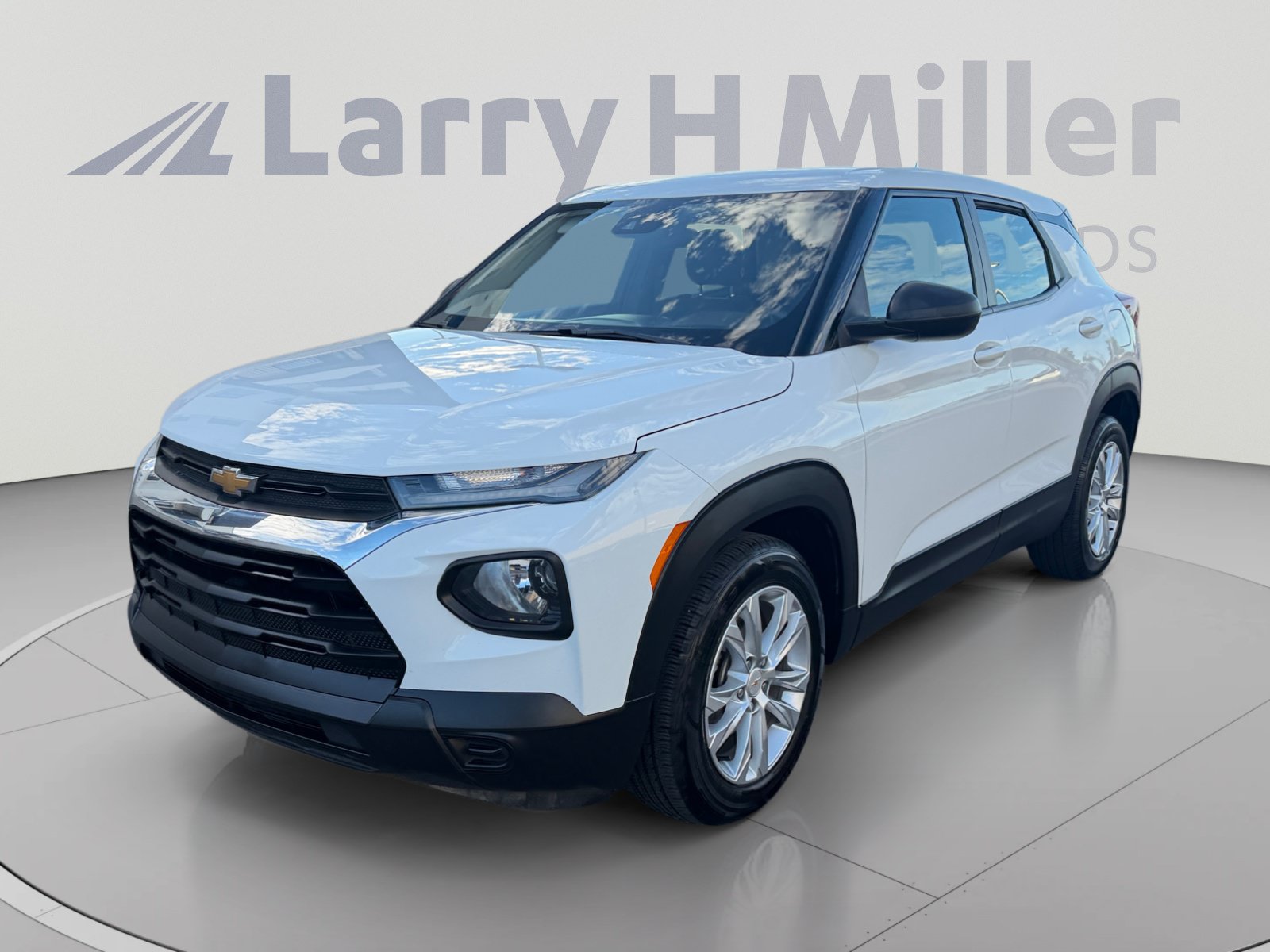 Used 2023 Chevrolet TrailBlazer LS FWD image 1