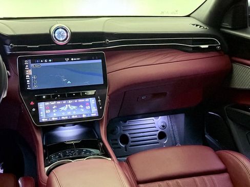 Used 2023 Maserati Grecale Modena AWD/4WD image 32