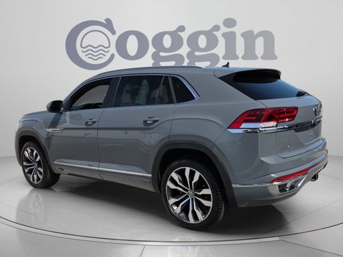 Used 2021 Volkswagen Atlas Cross Sport SEL R-Line FWD image 3