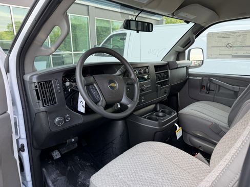 New 2026 Chevrolet Express 3500 Extended RWD image 11