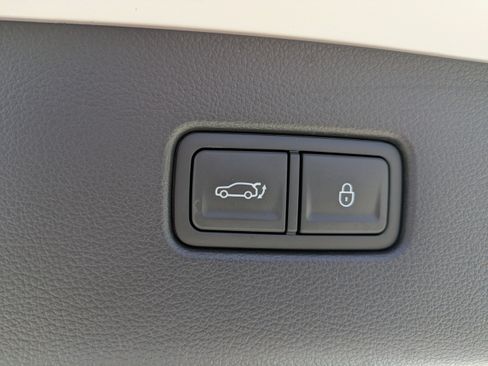 Used 2026 Genesis GV80 2.5T RWD image 12