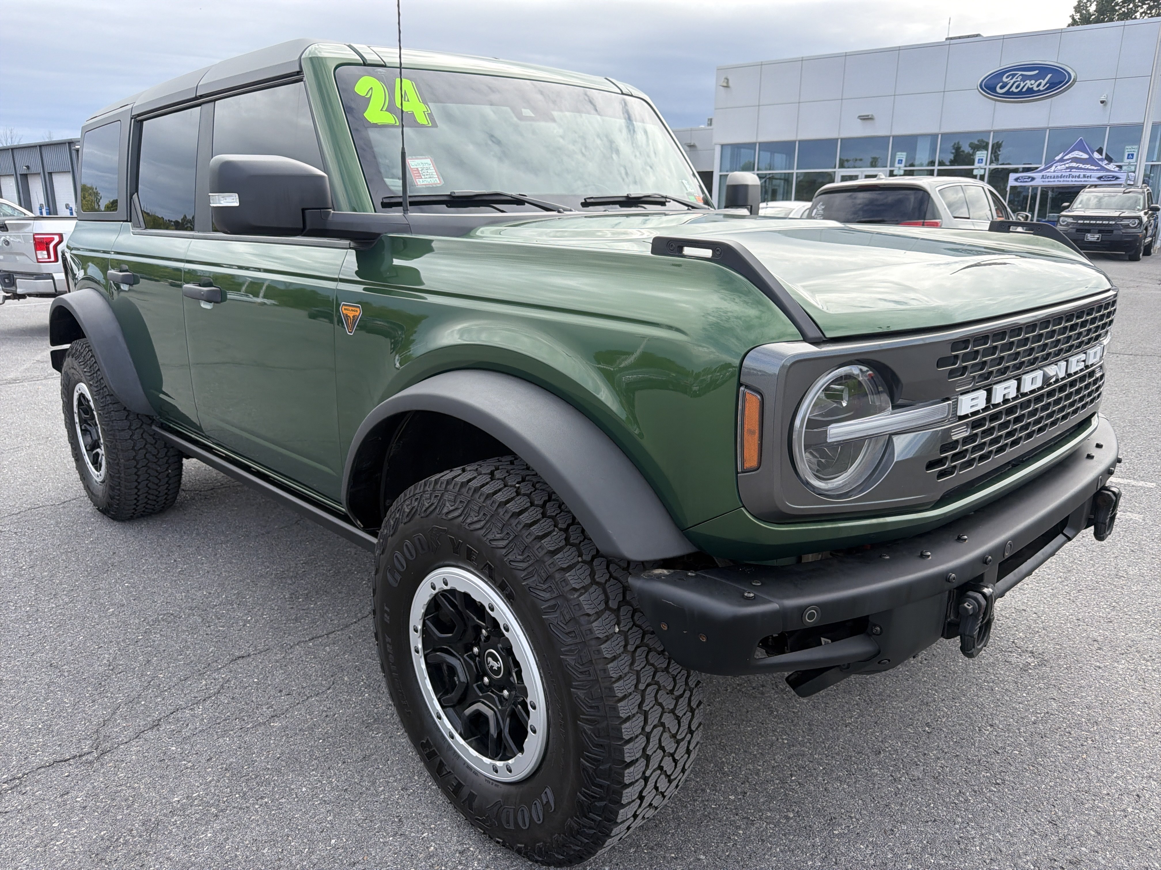 Used 2024 Ford Bronco Badlands AWD/4WD image 1