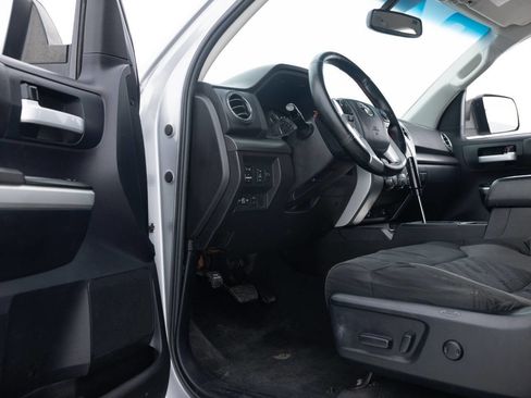 Used 2015 Toyota Tundra SR5 w/ SR5 Upgrade Package image 31