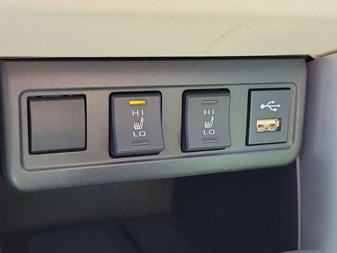 Used 2022 Toyota Corolla Cross XLE image 28