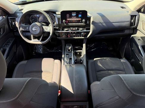 Used 2025 Nissan Pathfinder SV FWD image 23